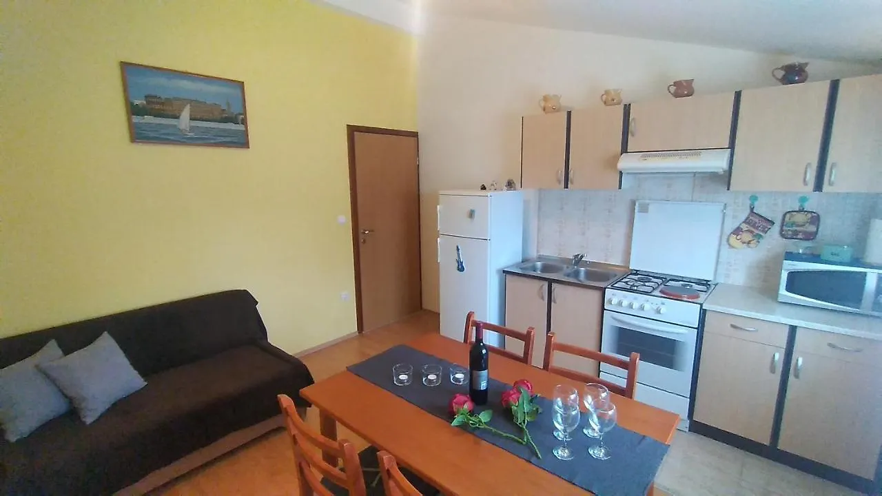 Apartman Ana Pula 0*,
