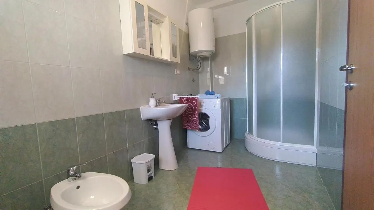 Apartman Ana Pula 0*,