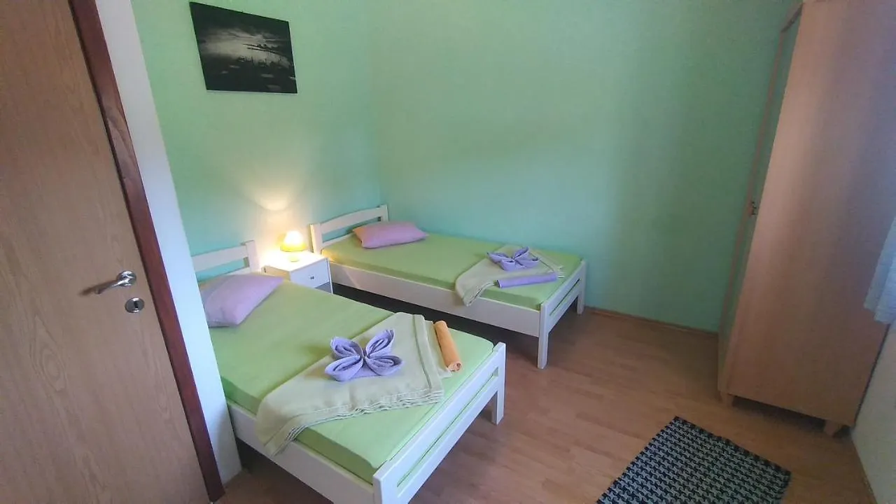 Apartman Ana Pula 0*,  Croatia