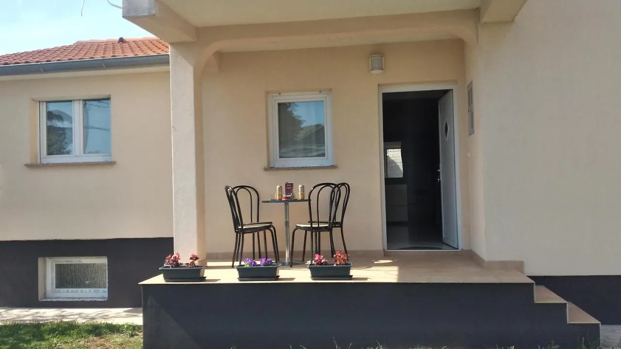 Apartment Apartman Ana Pula